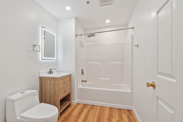 75 Walnut St 302, Peabody, MA 01960
