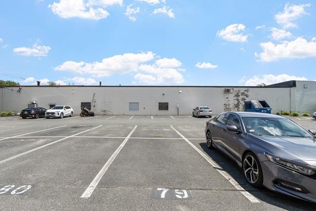 75 Walnut St 302, Peabody, MA 01960