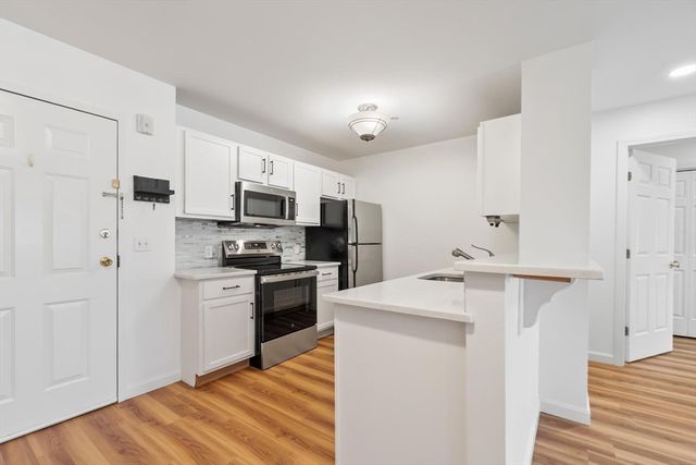 75 Walnut St 302, Peabody, MA 01960