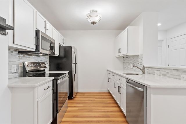 75 Walnut St 302, Peabody, MA 01960