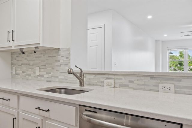 75 Walnut St 302, Peabody, MA 01960