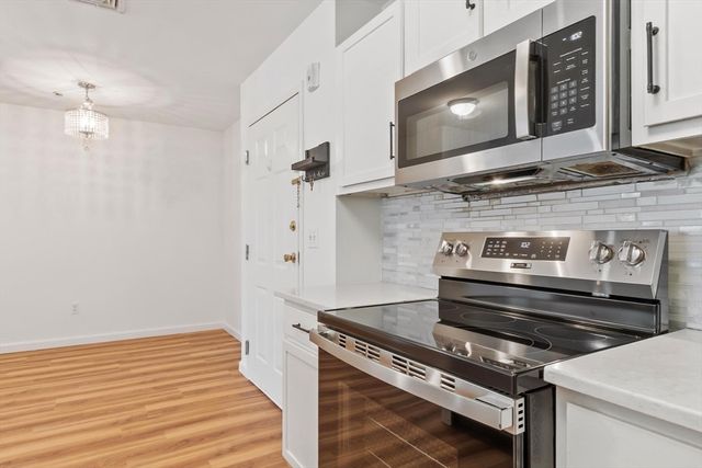 75 Walnut St 302, Peabody, MA 01960