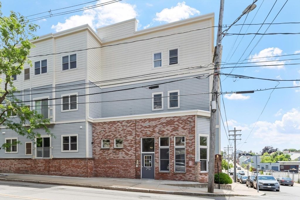 75 Walnut St 302, Peabody, MA 01960