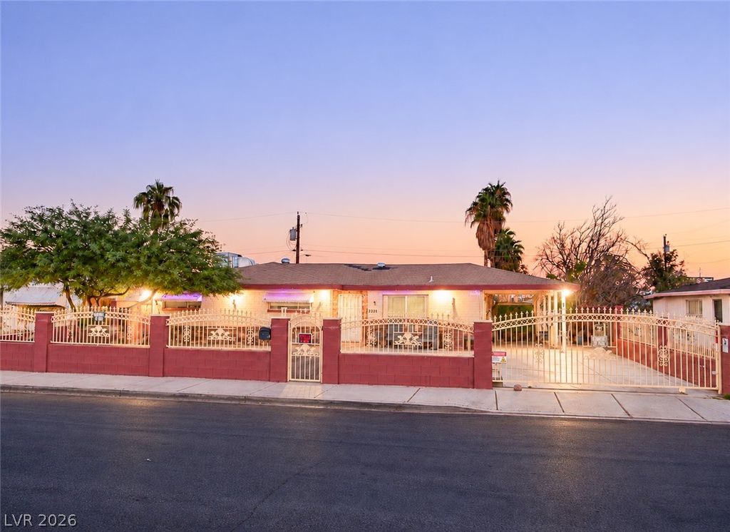 2221 Santa Rosa Drive, Las Vegas, NV 89104 — exterior