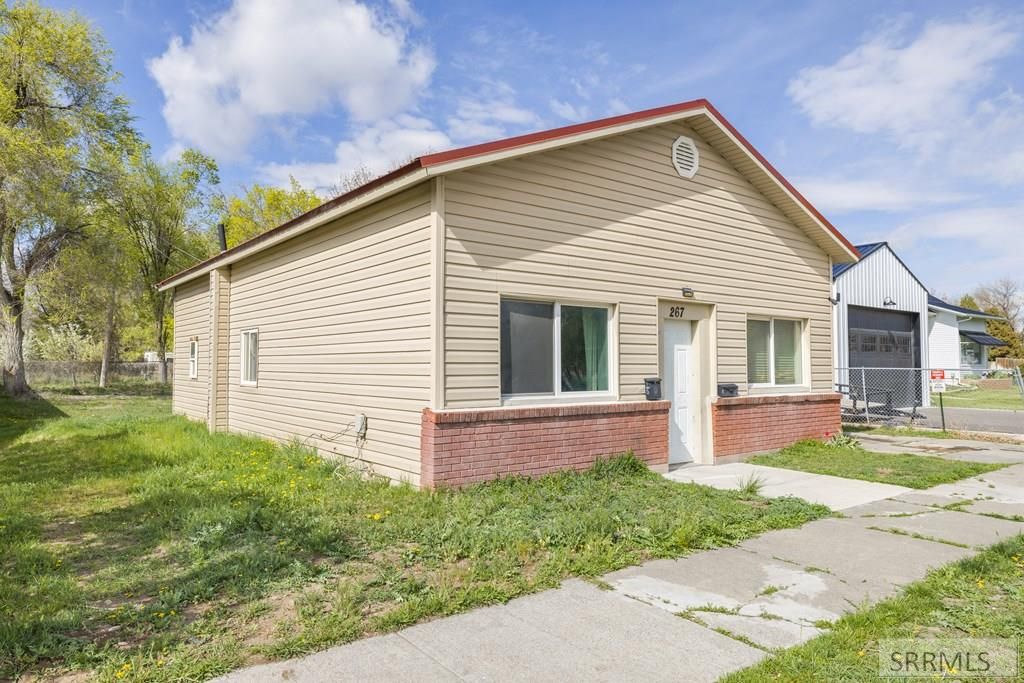 Image 3 of property listing at 267 Pine Street, Shelley, ID 83274