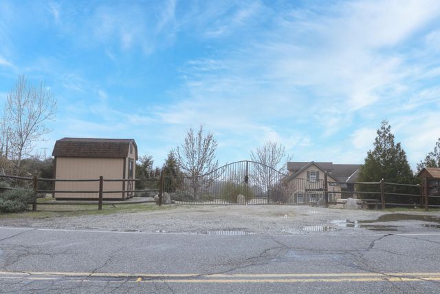 24281 Jacaranda Drive, Tehachapi, CA 93561