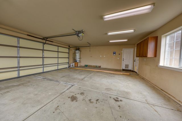 24281 Jacaranda Drive, Tehachapi, CA 93561