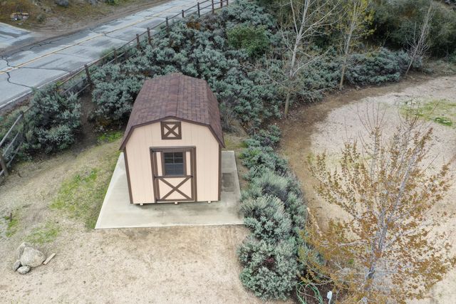 24281 Jacaranda Drive, Tehachapi, CA 93561