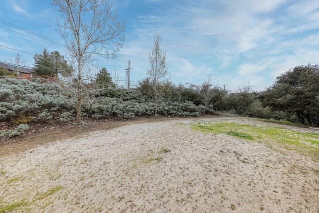 24281 Jacaranda Drive, Tehachapi, CA 93561