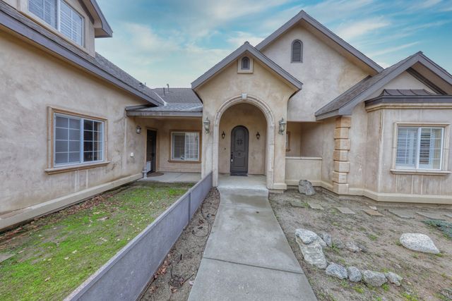 24281 Jacaranda Drive, Tehachapi, CA 93561