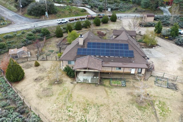 24281 Jacaranda Drive, Tehachapi, CA 93561