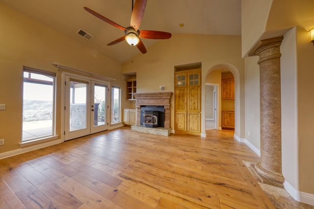 24281 Jacaranda Drive, Tehachapi, CA 93561