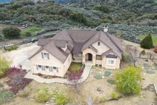 24281 Jacaranda Drive, Tehachapi, CA 93561
