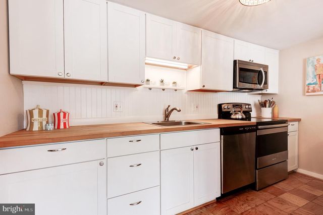 1642 CHIMNEY HOUSE RD, Reston, VA 20190