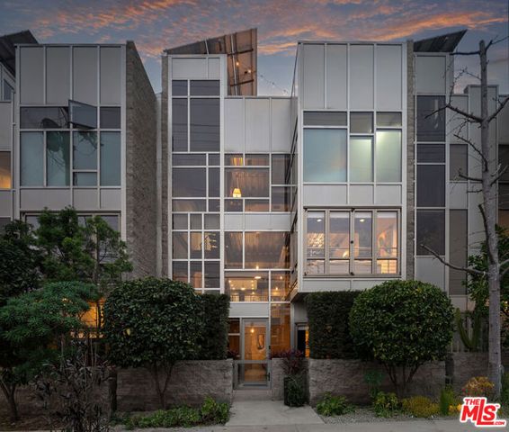 3240 Casitas Avenue, Los Angeles, CA 90039