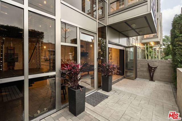 3240 Casitas Avenue, Los Angeles, CA 90039