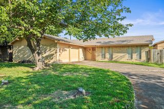 2400 Bowling Green Street, Denton, TX 76201