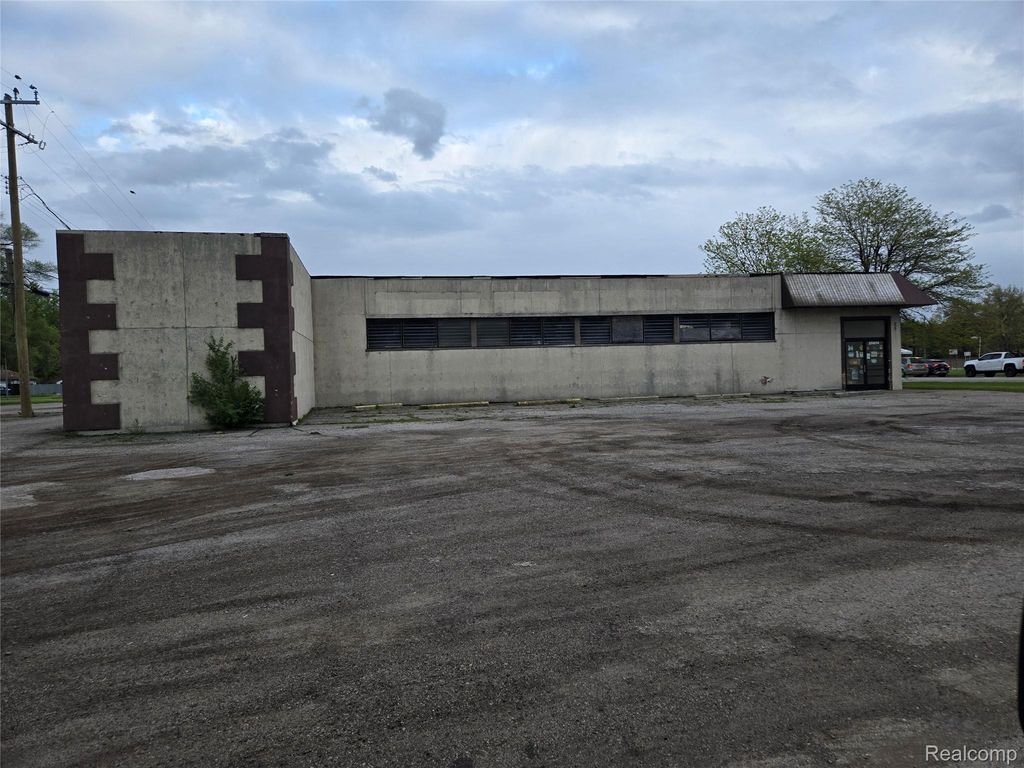 25814 Ecorse Road, Taylor, MI 48180