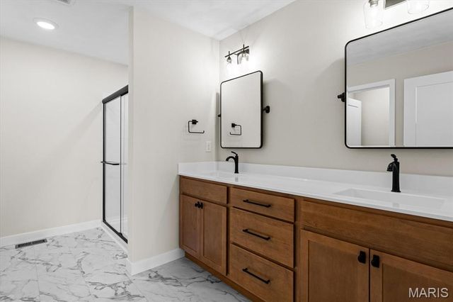 1228 Ole Town Bridge Drive, O'fallon, IL 62269