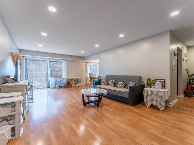 1132 E Randville Drive 2H, Palatine, IL 60074