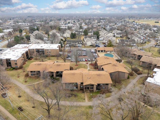 1132 E Randville Drive 2H, Palatine, IL 60074