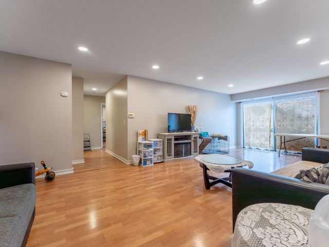 1132 E Randville Drive 2H, Palatine, IL 60074