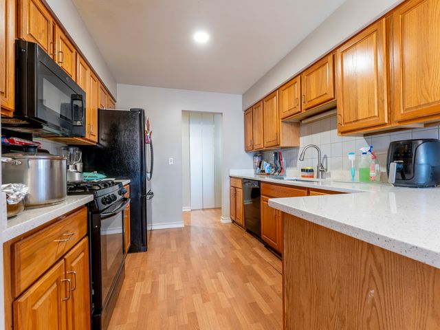 1132 E Randville Drive 2H, Palatine, IL 60074