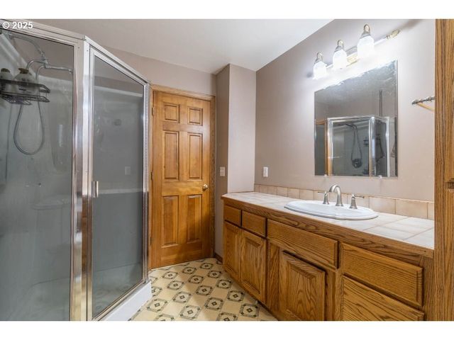 243 N LANE St, Cottage Grove, OR 97424