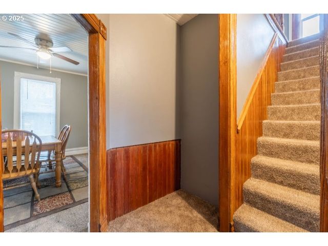 243 N LANE St, Cottage Grove, OR 97424