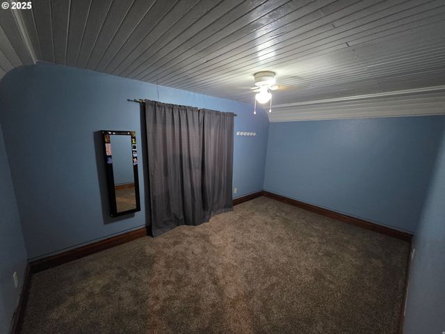 243 N LANE St, Cottage Grove, OR 97424