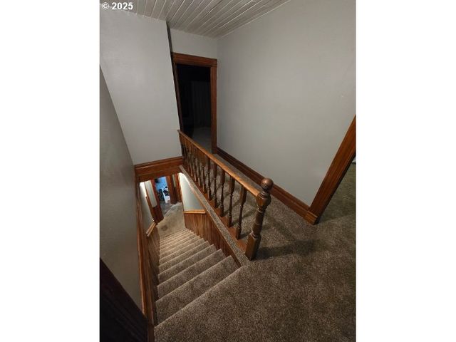 243 N LANE St, Cottage Grove, OR 97424