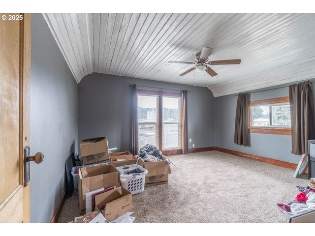 243 N LANE St, Cottage Grove, OR 97424