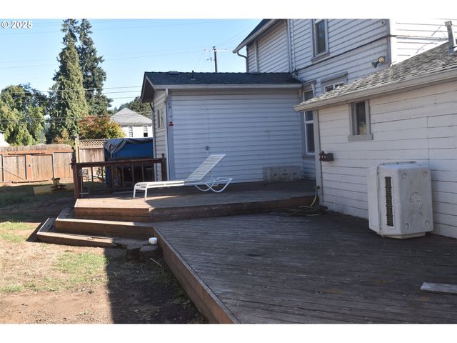 243 N LANE St, Cottage Grove, OR 97424