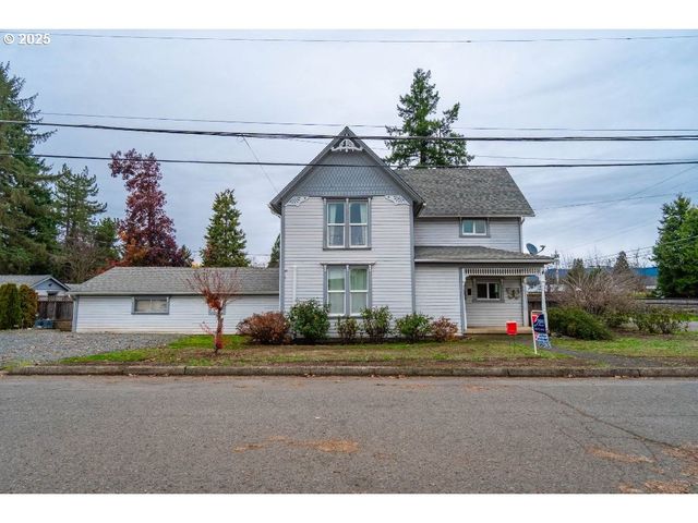 243 N LANE St, Cottage Grove, OR 97424