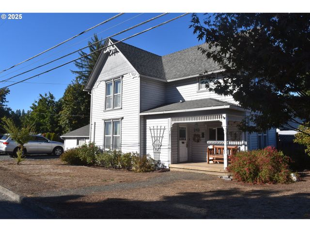 243 N LANE St, Cottage Grove, OR 97424