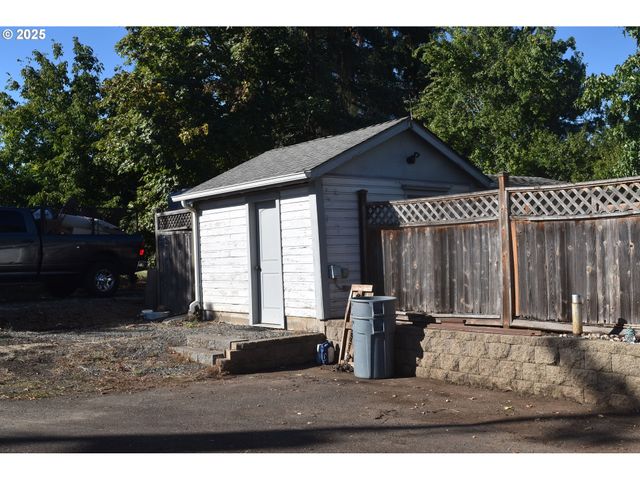 243 N LANE St, Cottage Grove, OR 97424