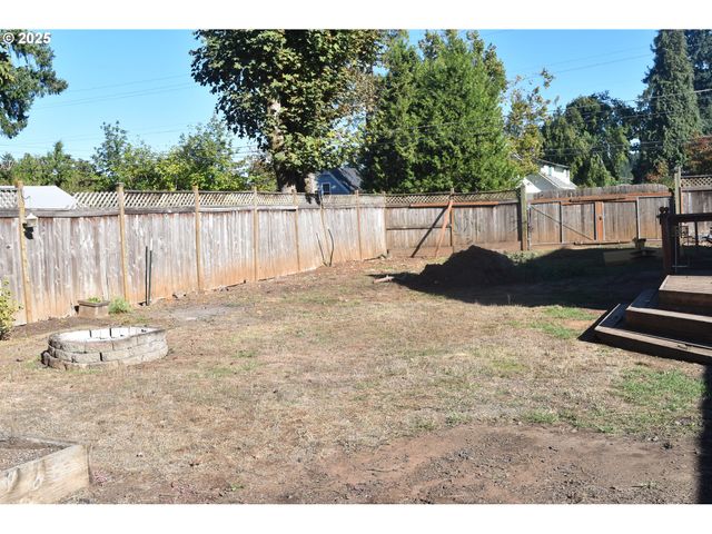 243 N LANE St, Cottage Grove, OR 97424