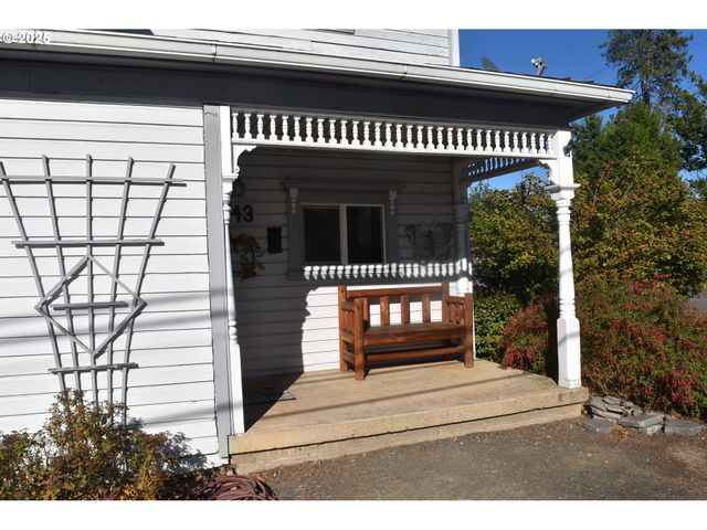 243 N LANE St, Cottage Grove, OR 97424