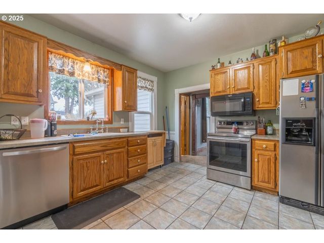 243 N LANE St, Cottage Grove, OR 97424