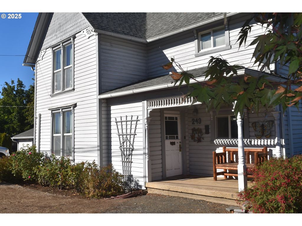 243 N LANE St, Cottage Grove, OR 97424