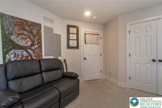 2955 Ithaca Street, Allentown City, PA 18103