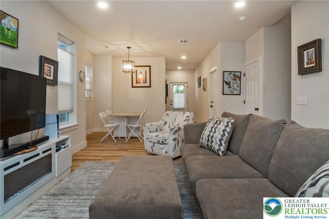 2955 Ithaca Street, Allentown City, PA 18103
