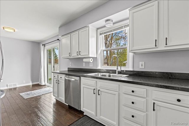 1016 Amelia Avenue, Royal Oak, MI 48073