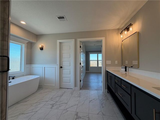 22364 W 90th Terrace, Lenexa, KS 66227