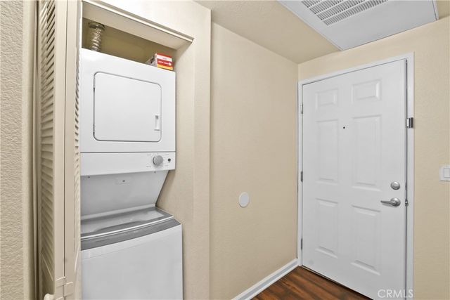 838 Pine Avenue 307, Long Beach, CA 90813