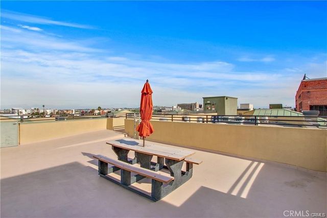 838 Pine Avenue 307, Long Beach, CA 90813