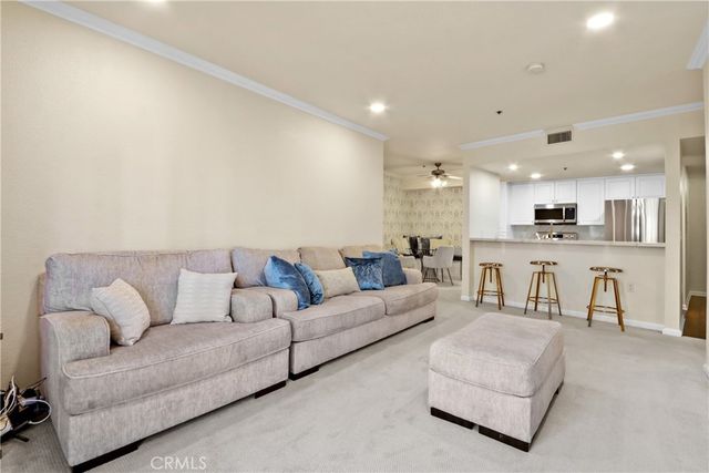 838 Pine Avenue 307, Long Beach, CA 90813