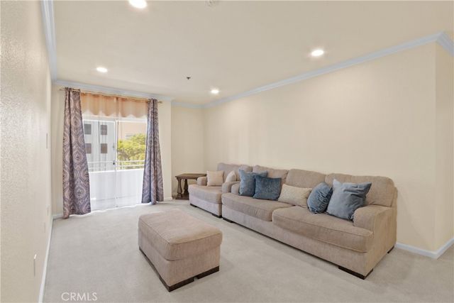 838 Pine Avenue 307, Long Beach, CA 90813