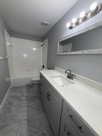 8539 N HYALEAH ROAD, Tampa, FL 33617