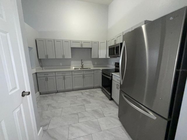 8539 N HYALEAH ROAD, Tampa, FL 33617